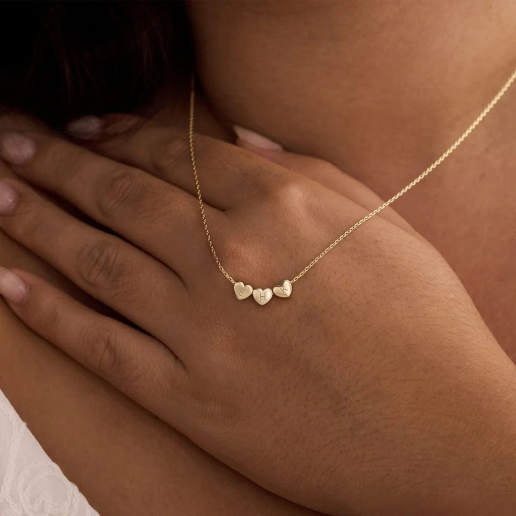 Colar Minimalista com Inicial em Coração 3D | Aço Inoxidável Banhado a Ouro