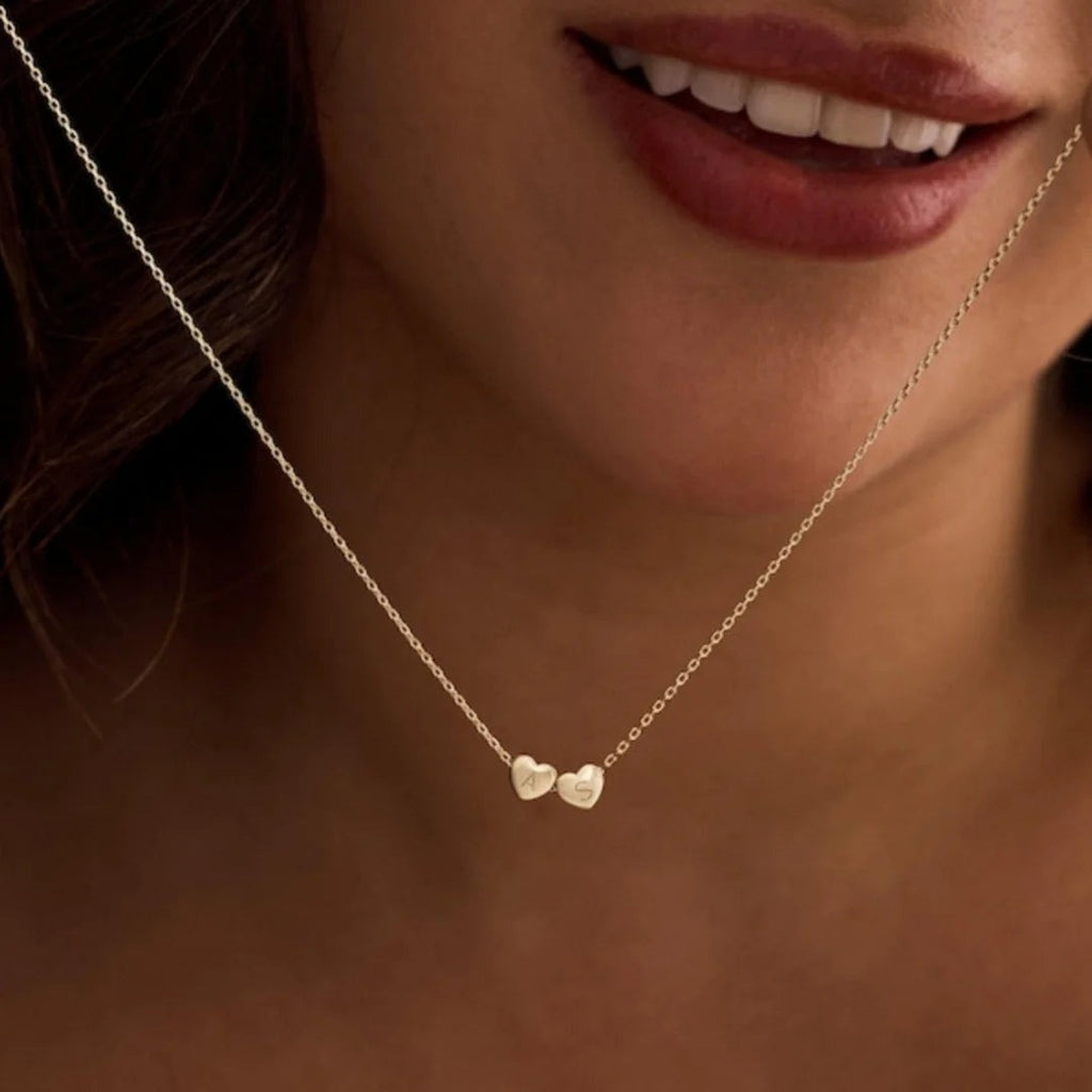 Colar Minimalista com Inicial em Coração 3D | Aço Inoxidável Banhado a Ouro