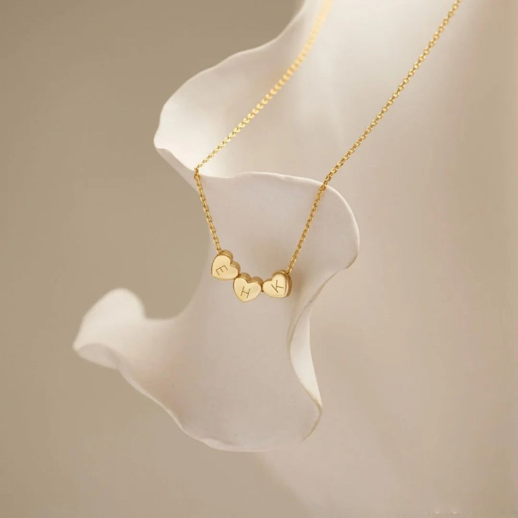 Colar Minimalista com Inicial em Coração 3D | Aço Inoxidável Banhado a Ouro