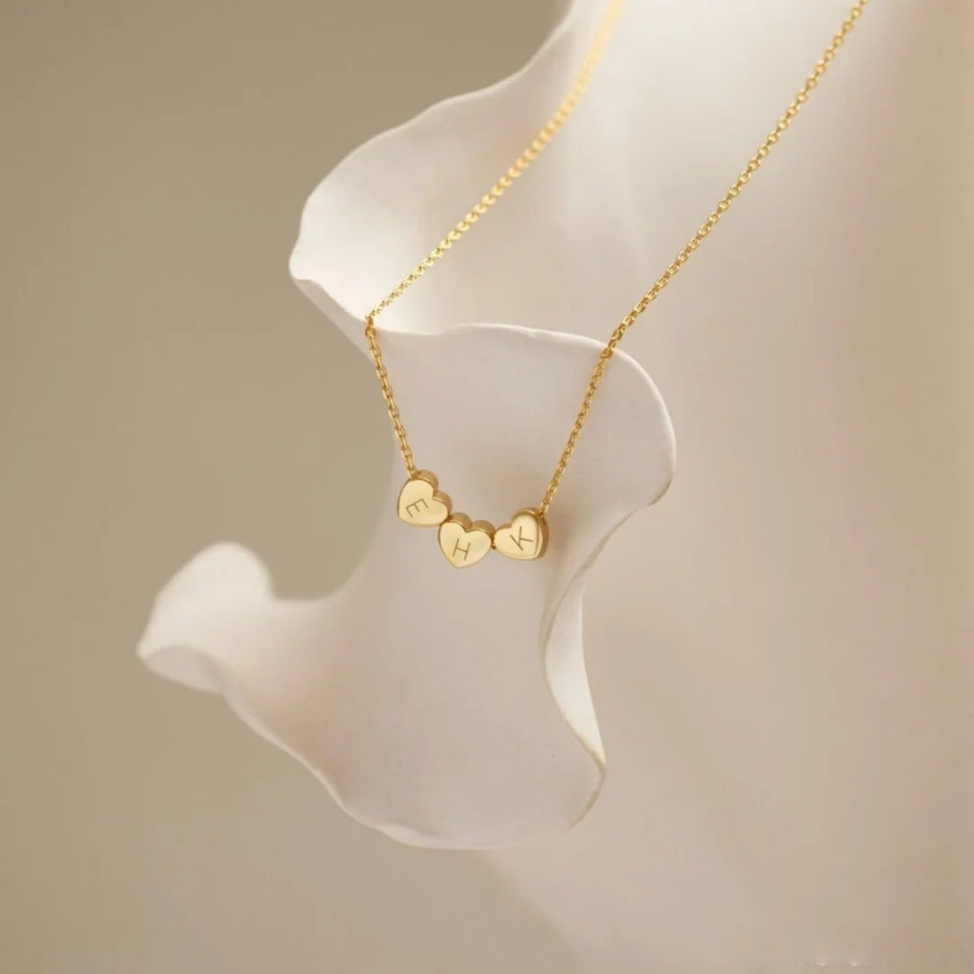 Colar Minimalista com Inicial em Coração 3D | Aço Inoxidável Banhado a Ouro