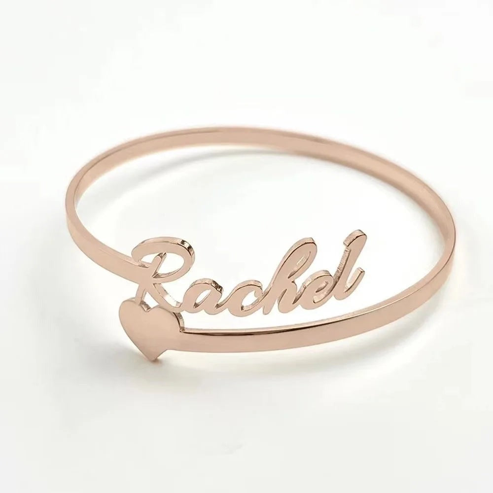 Anel de Casal com Coração e Nome Personalizado | Aço Inoxidável Banhado a Ouro