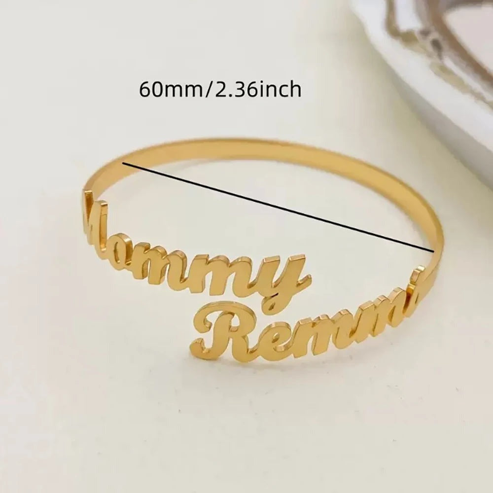 Pulseira Aberta com Nomes de Casal Personalizada | Aço Inoxidável Banhado a Ouro